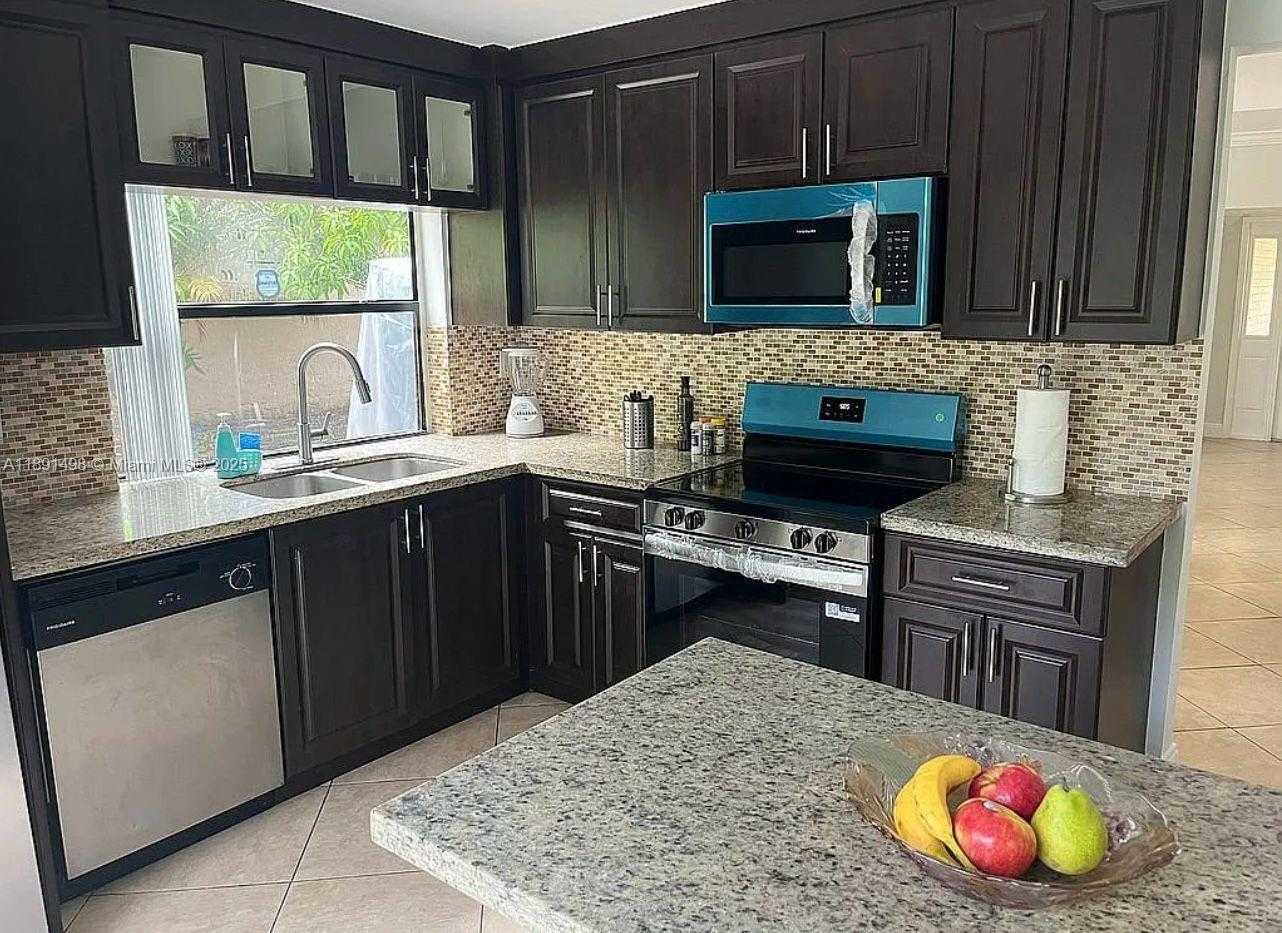 Small Image of 13352 SOUTH WEST 108TH ST CIR, Miami Number 28