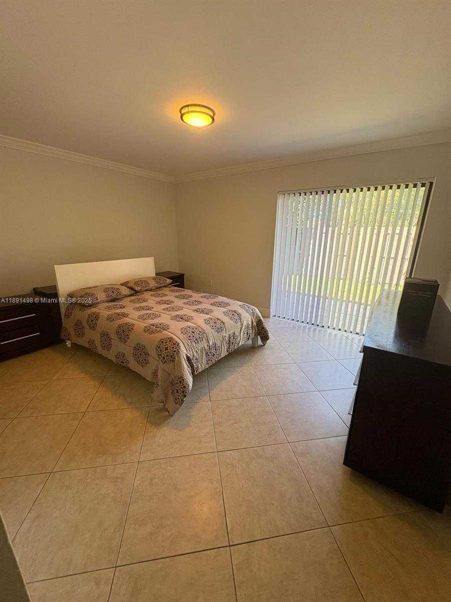 Small Image of 13352 SOUTH WEST 108TH ST CIR, Miami Number 3