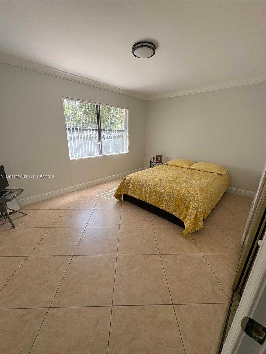 Small Image of 13352 SOUTH WEST 108TH ST CIR, Miami Number 5