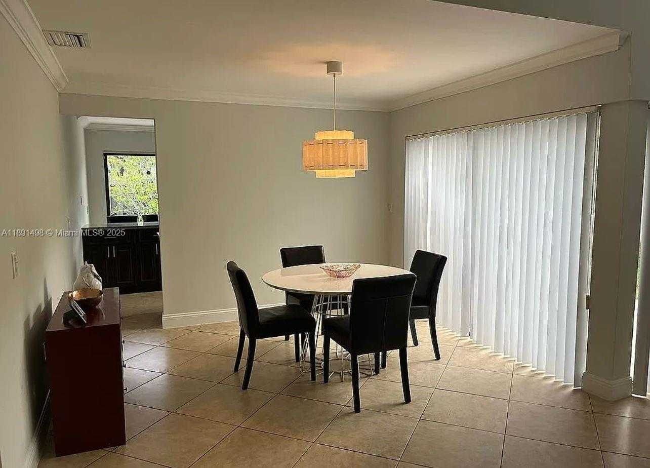 Small Image of 13352 SOUTH WEST 108TH ST CIR, Miami Number 8