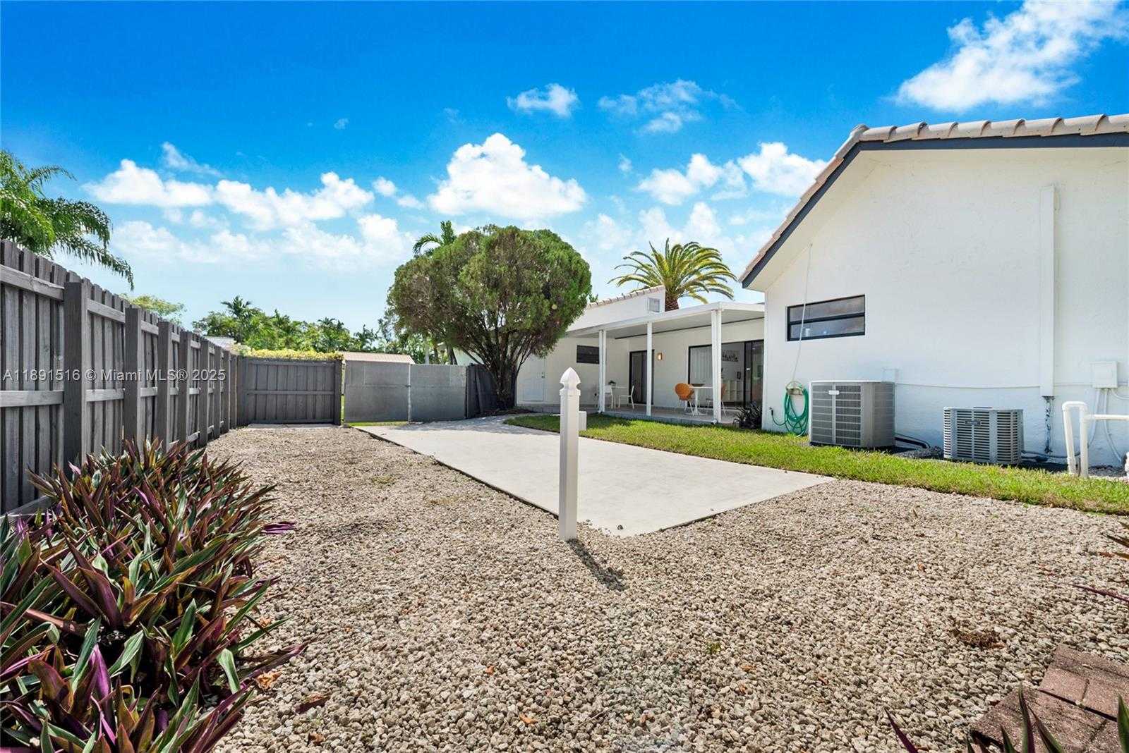 Small Image of 8345 SOUTH WEST 168TH TER, Palmetto Bay Number 31