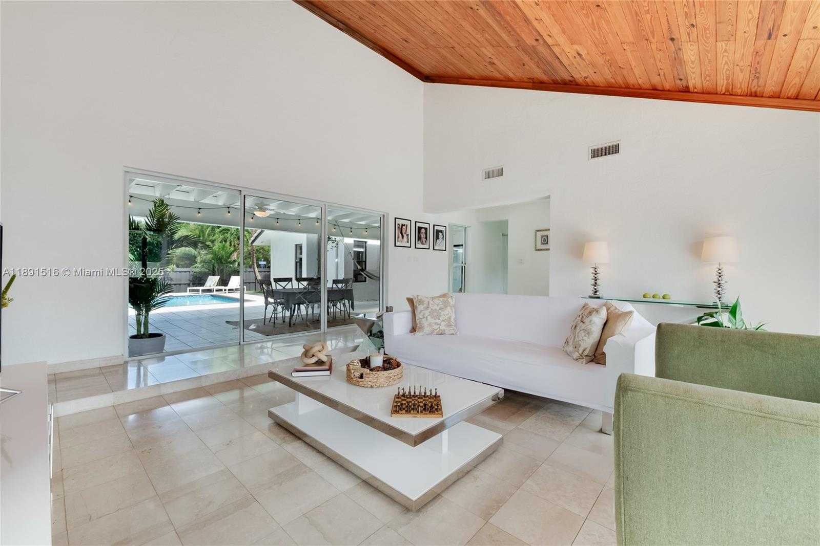 Small Image of 8345 SOUTH WEST 168TH TER, Palmetto Bay Number 5