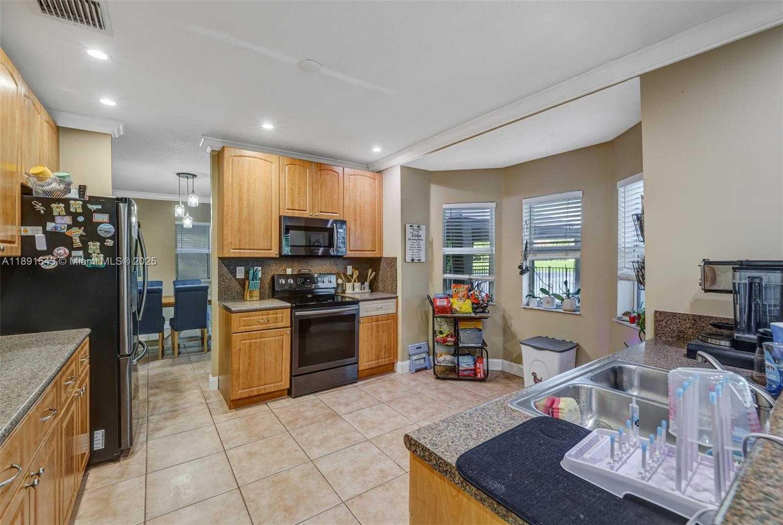 Small Image of 21071 SOUTH WEST 88TH CT, Cutler Bay Number 37