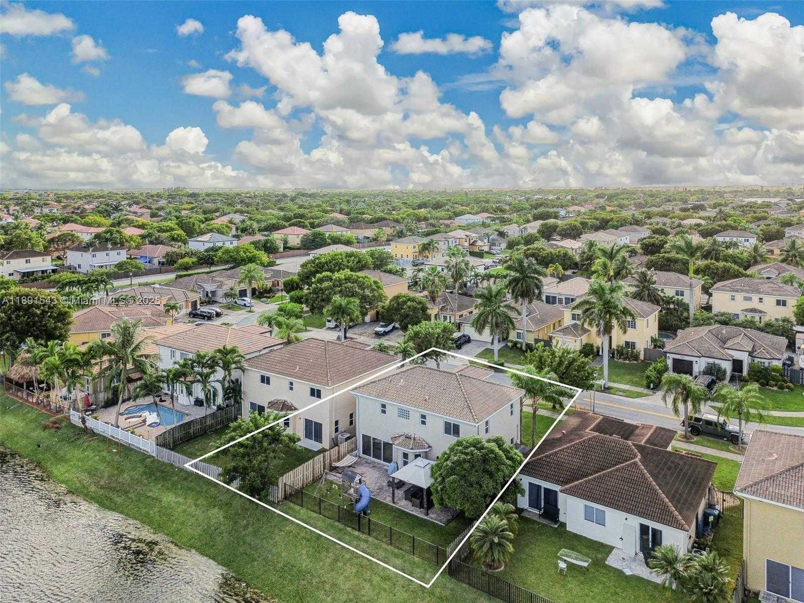 Small Image of 21071 SOUTH WEST 88TH CT, Cutler Bay Number 6