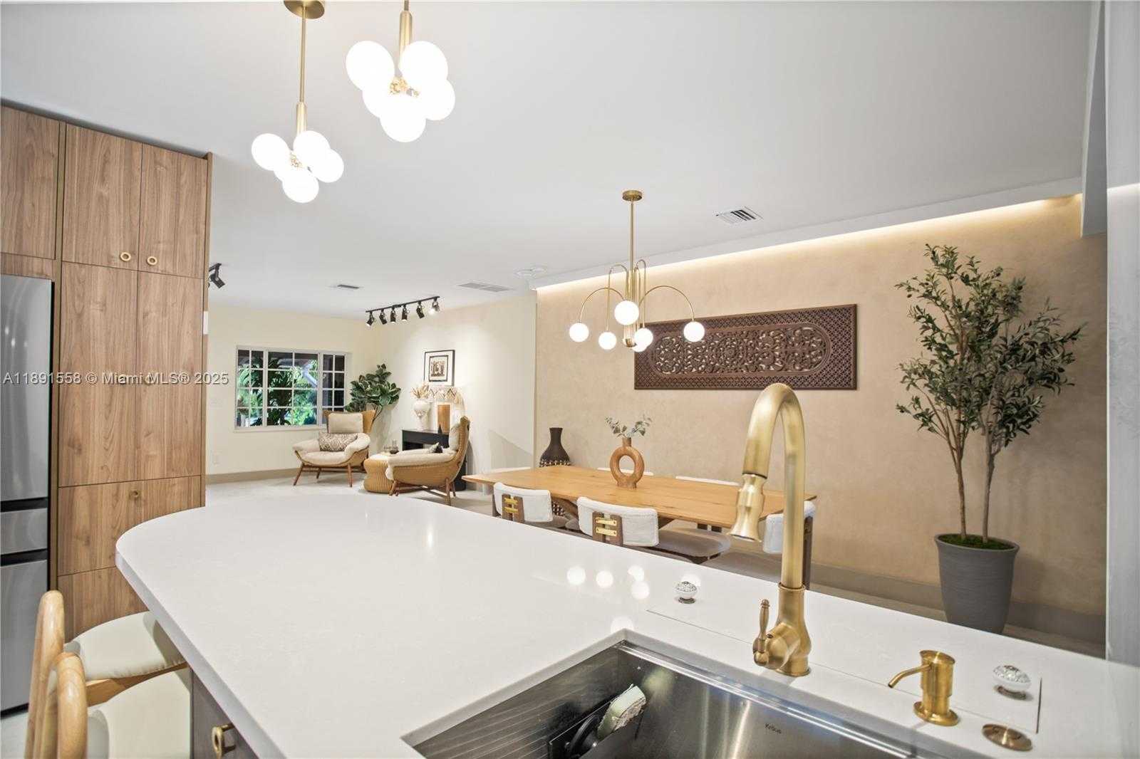 Small Image of 744 NORTH EAST 88TH ST, Miami Number 10