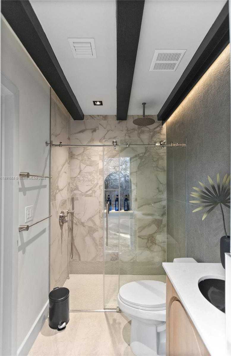 Small Image of 744 NORTH EAST 88TH ST, Miami Number 45