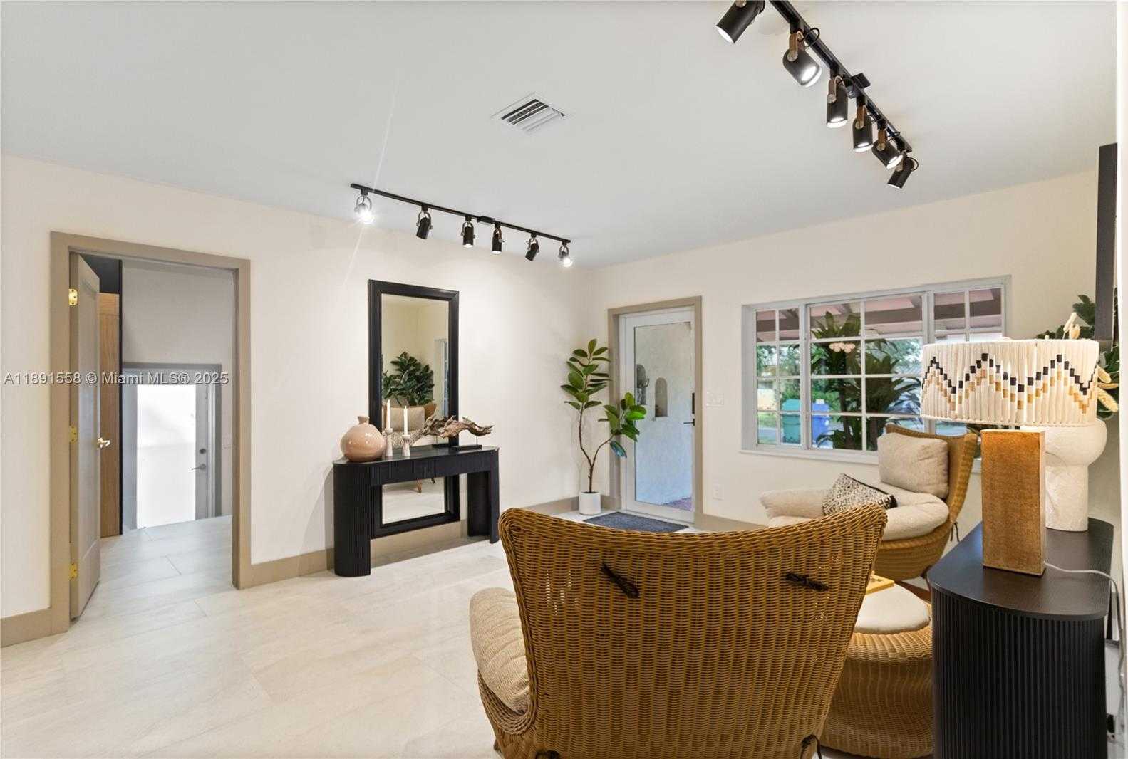 Small Image of 744 NORTH EAST 88TH ST, Miami Number 47