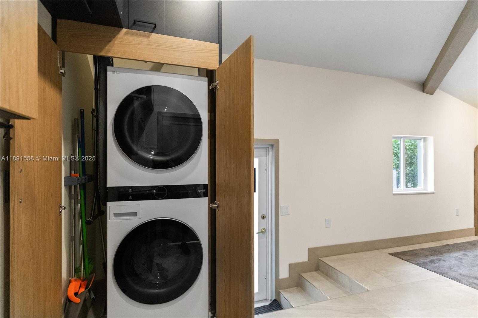 Small Image of 744 NORTH EAST 88TH ST, Miami Number 52