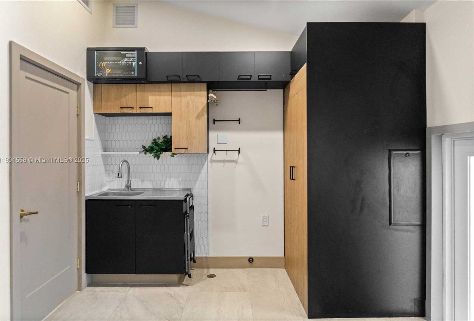 Small Image of 744 NORTH EAST 88TH ST, Miami Number 53