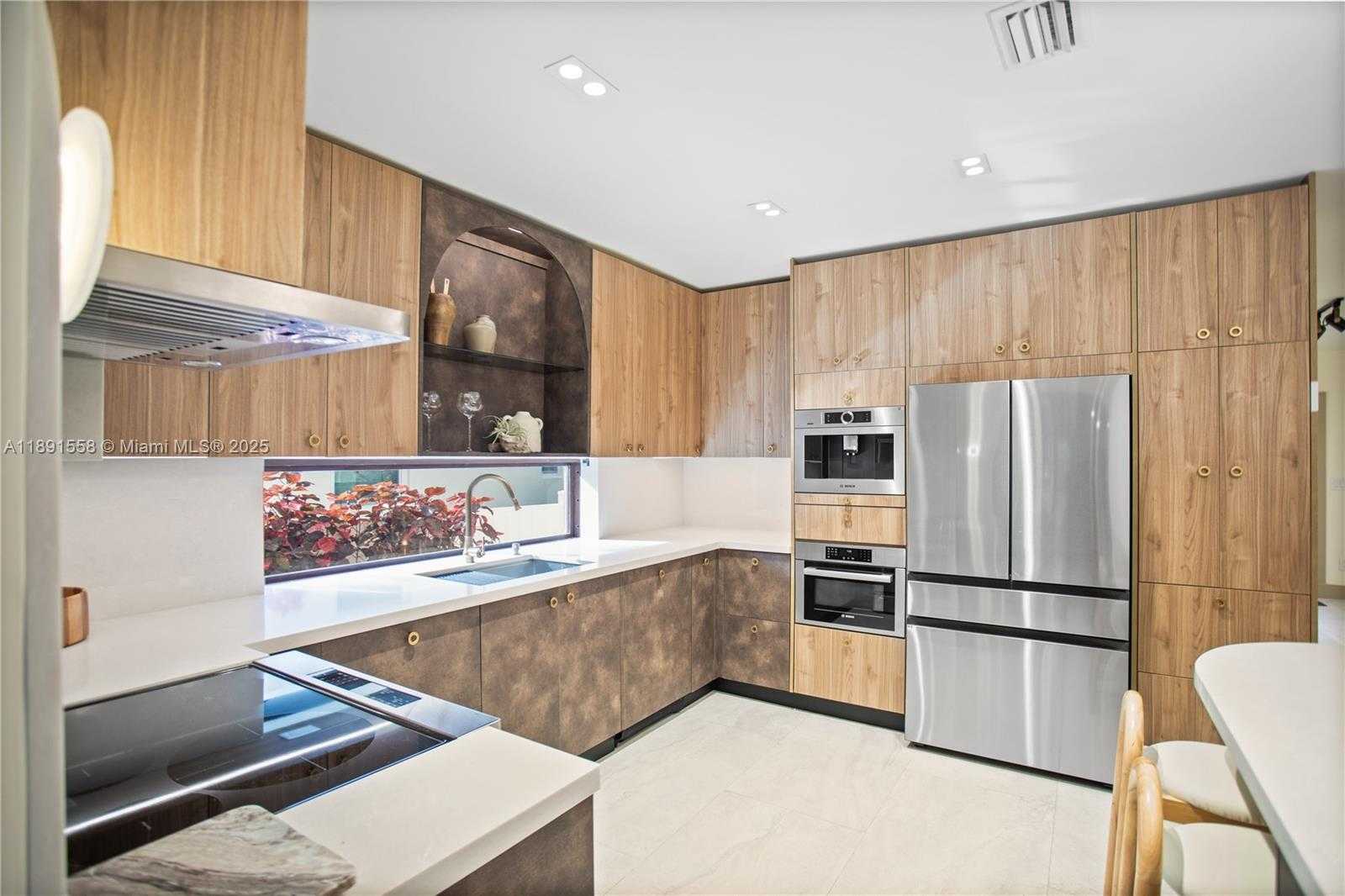 Small Image of 744 NORTH EAST 88TH ST, Miami Number 9