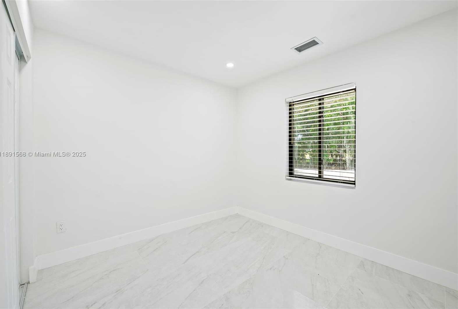 Small Image of 261 NORTH WEST 2ND CT, Deerfield Beach Number 16