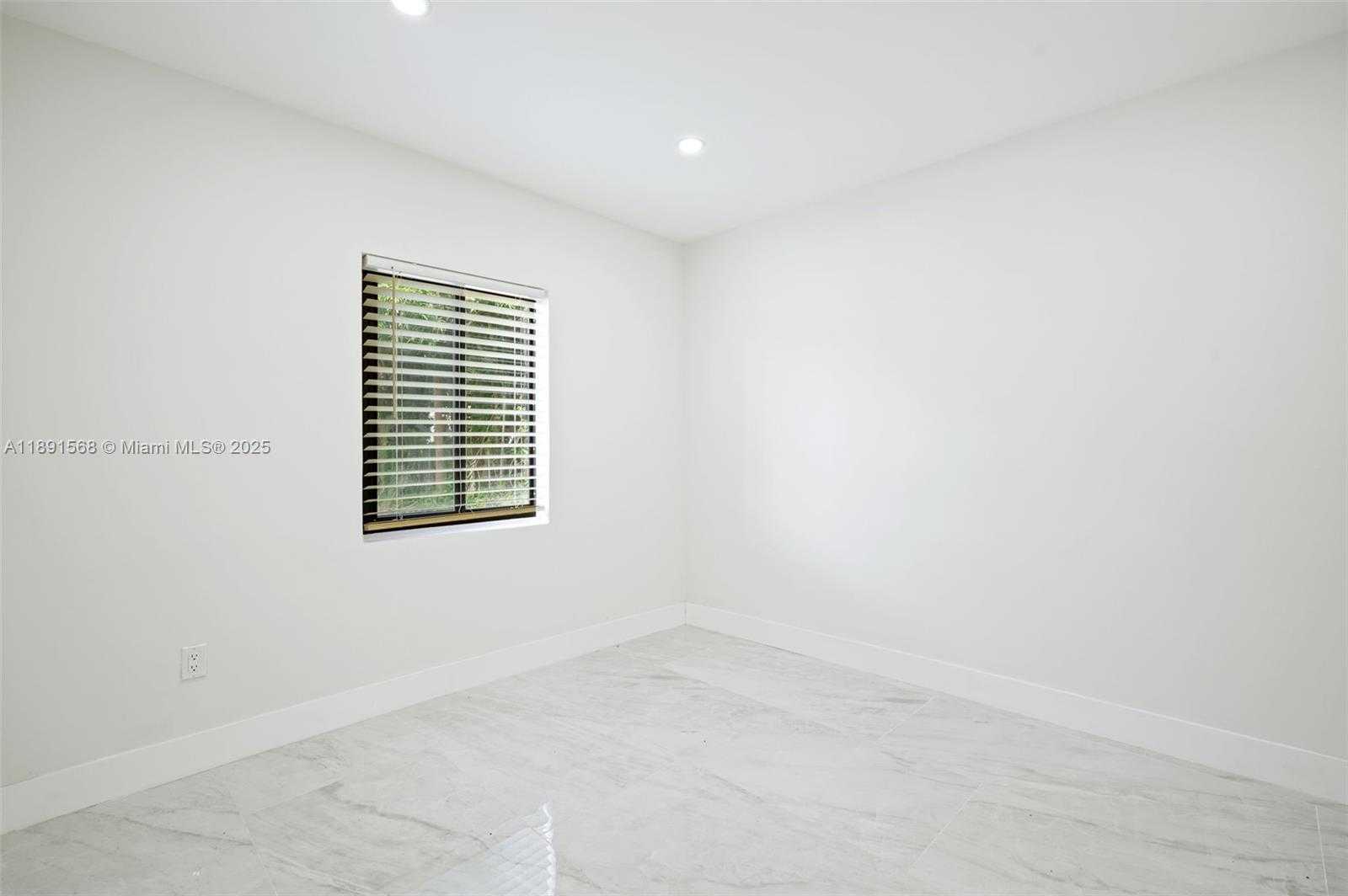 Small Image of 261 NORTH WEST 2ND CT, Deerfield Beach Number 18