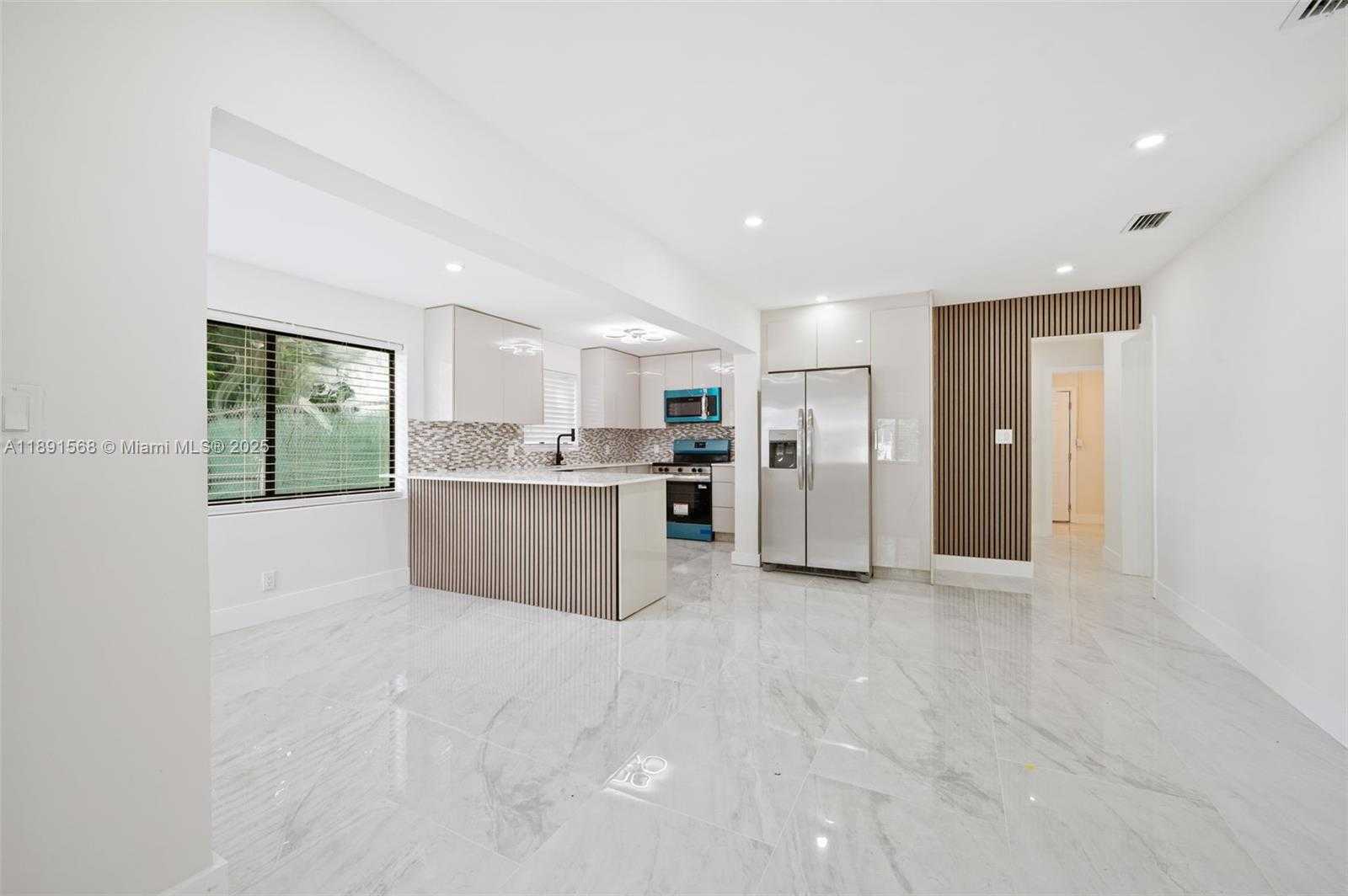 Small Image of 261 NORTH WEST 2ND CT, Deerfield Beach Number 2