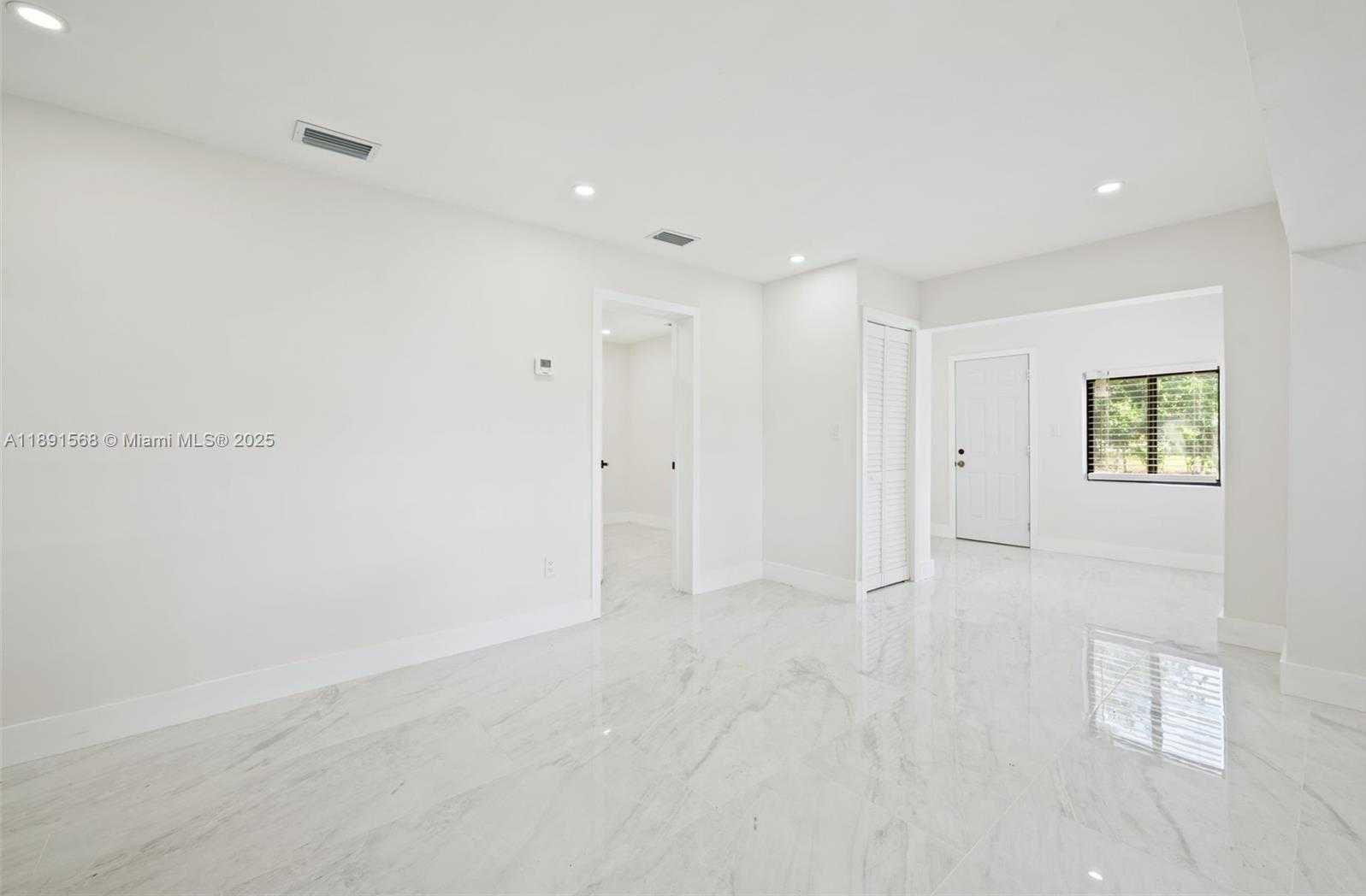 Small Image of 261 NORTH WEST 2ND CT, Deerfield Beach Number 4