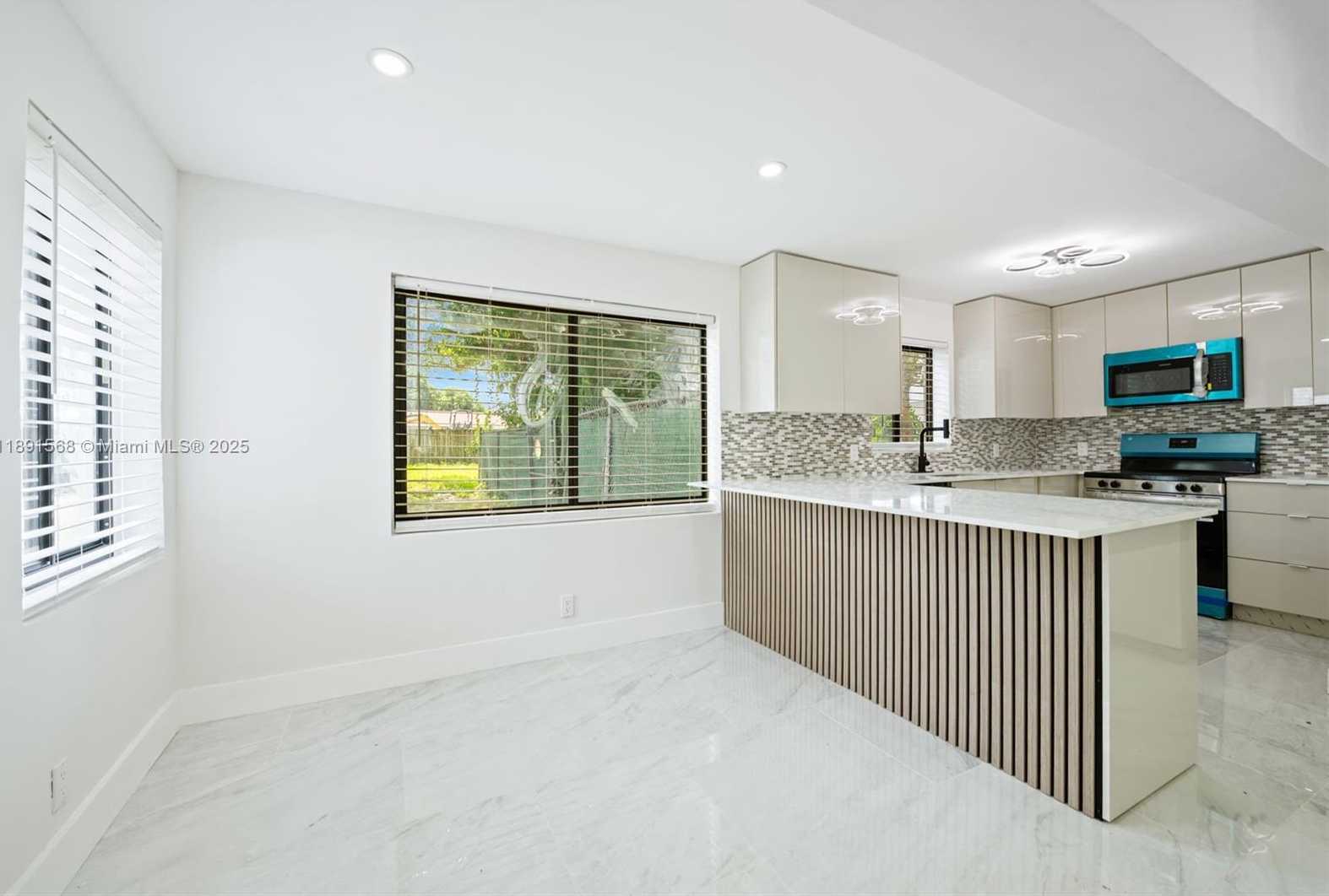 Small Image of 261 NORTH WEST 2ND CT, Deerfield Beach Number 5