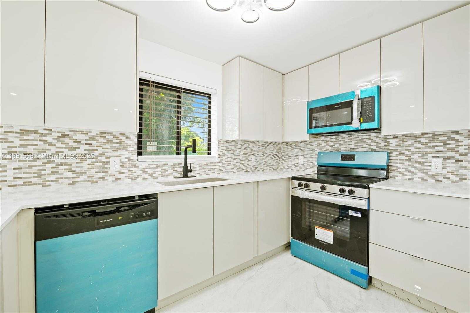 Small Image of 261 NORTH WEST 2ND CT, Deerfield Beach Number 8