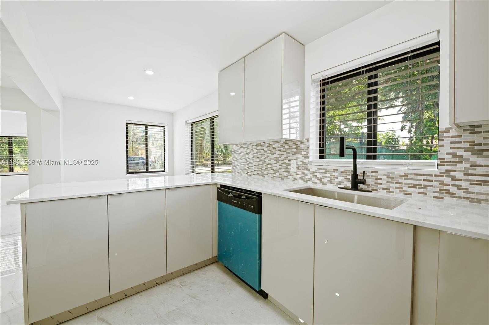 Small Image of 261 NORTH WEST 2ND CT, Deerfield Beach Number 9