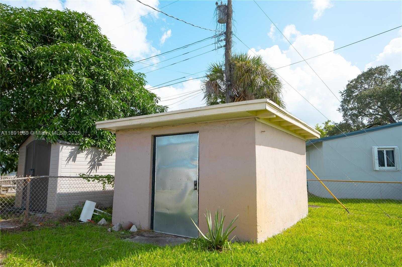 Small Image of 17911 NORTH WEST 42ND PL, Miami Gardens Number 16