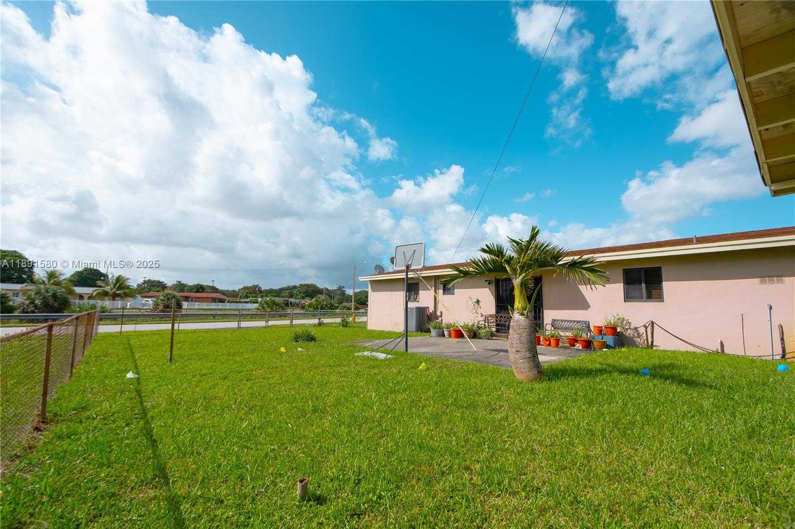 Small Image of 17911 NORTH WEST 42ND PL, Miami Gardens Number 2