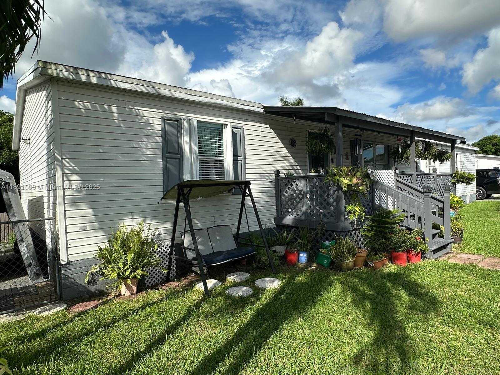 Small Image of 19800 SOUTH WEST 180TH AVE #271, Miami Number 2