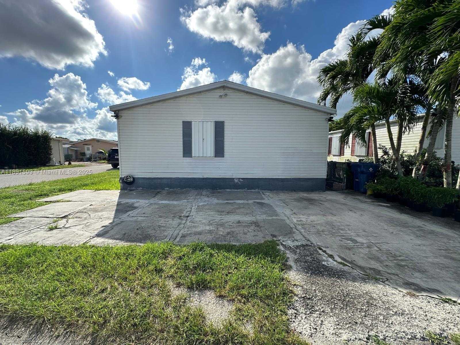 Small Image of 19800 SOUTH WEST 180TH AVE #271, Miami Number 32