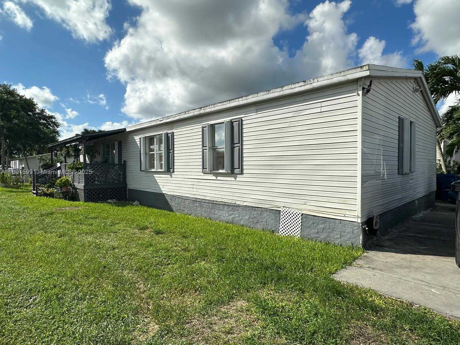 Small Image of 19800 SOUTH WEST 180TH AVE #271, Miami Number 33