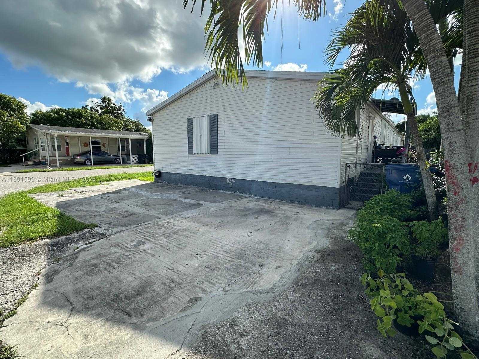 Small Image of 19800 SOUTH WEST 180TH AVE #271, Miami Number 34