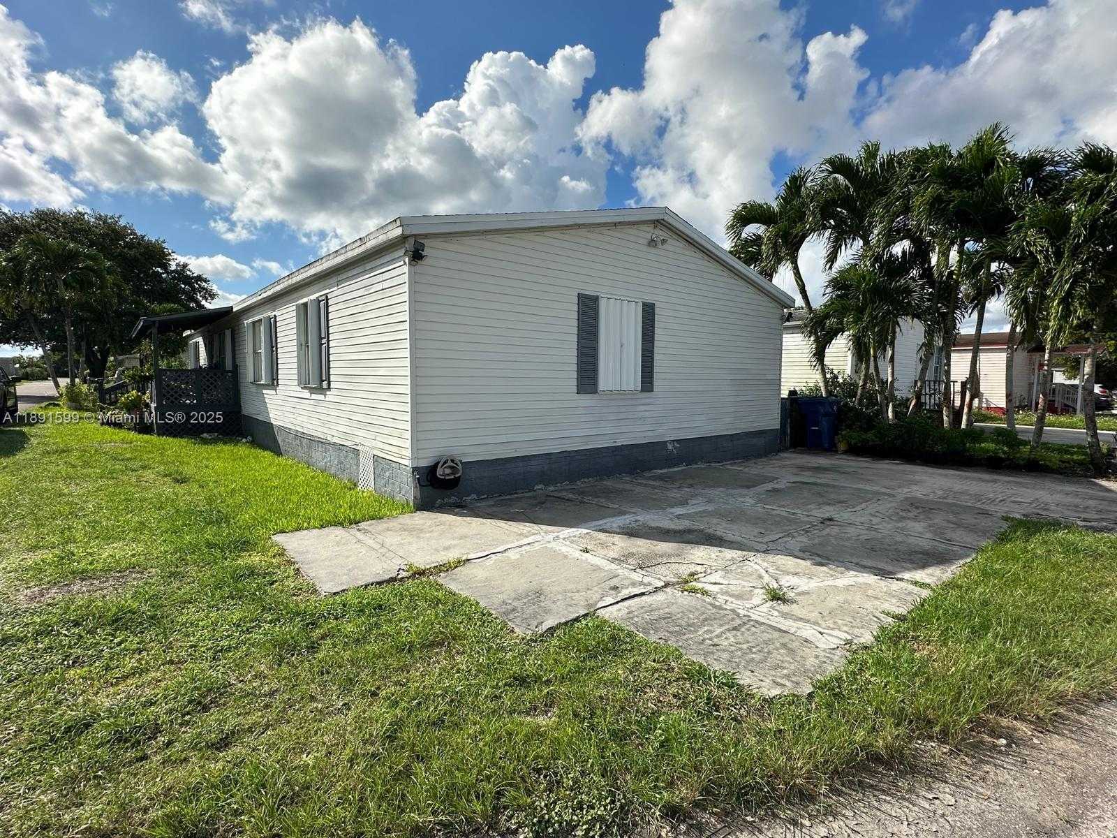 Small Image of 19800 SOUTH WEST 180TH AVE #271, Miami Number 35