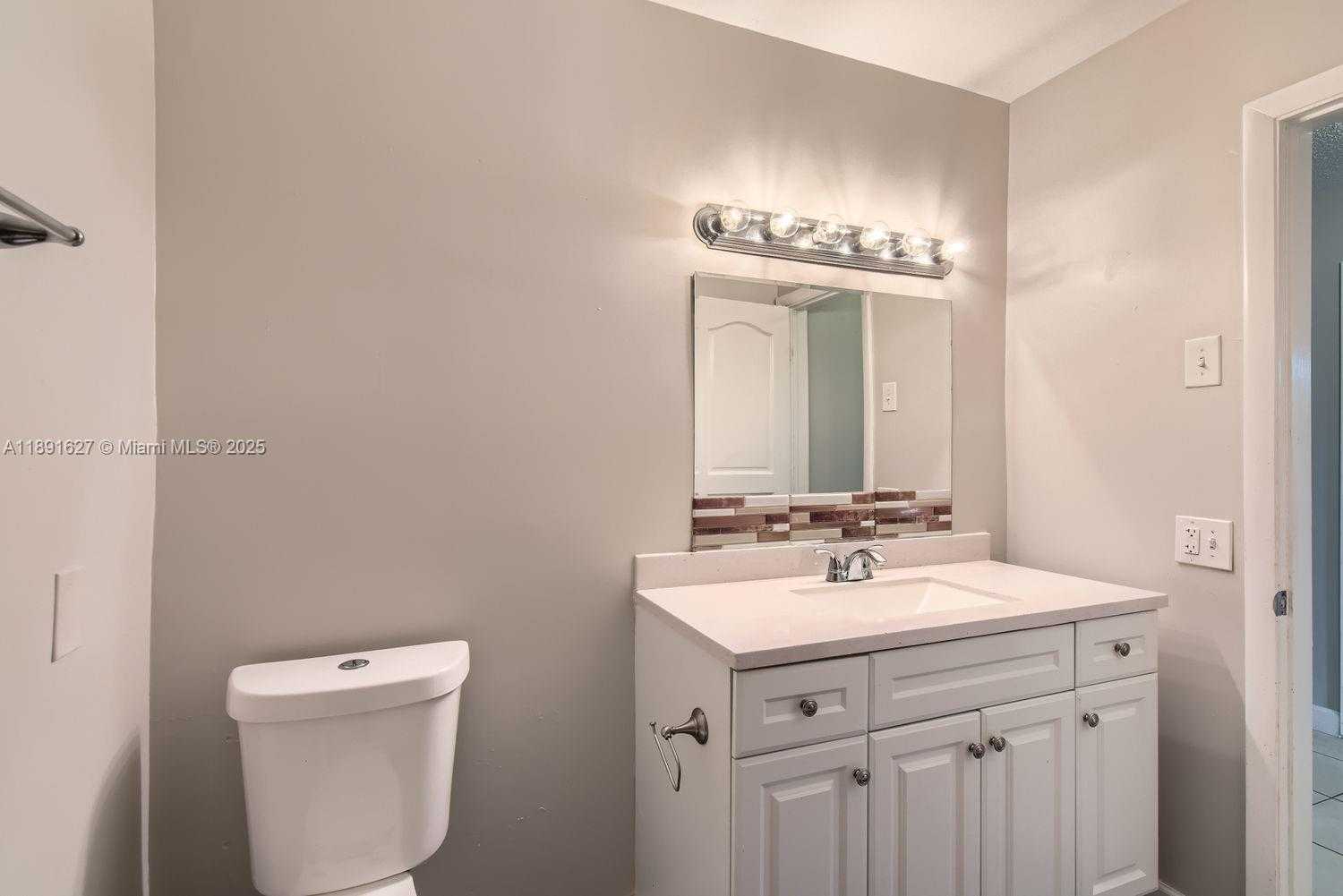 Small Image of 7740 SHALIMAR ST, Miramar Number 12