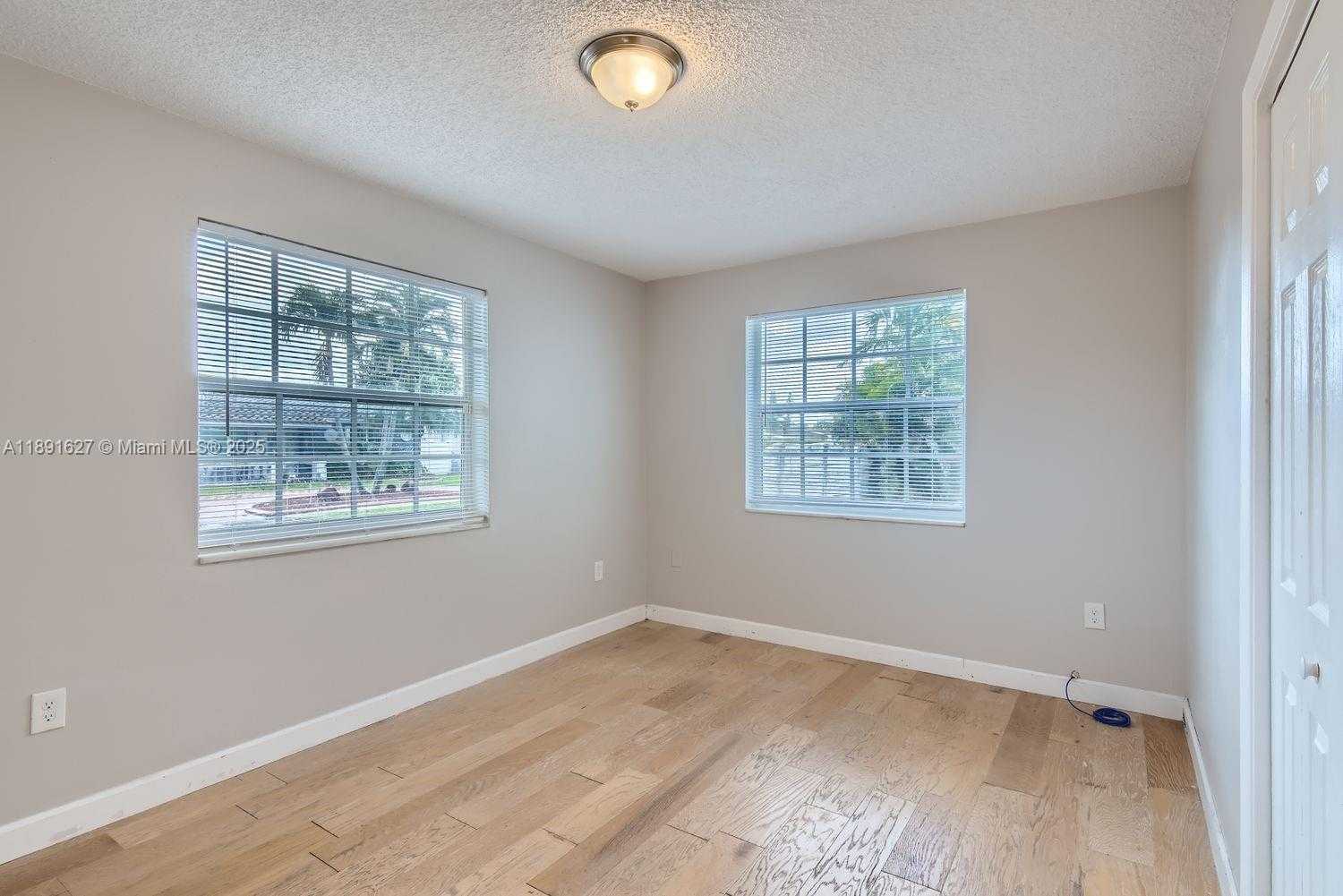 Small Image of 7740 SHALIMAR ST, Miramar Number 19