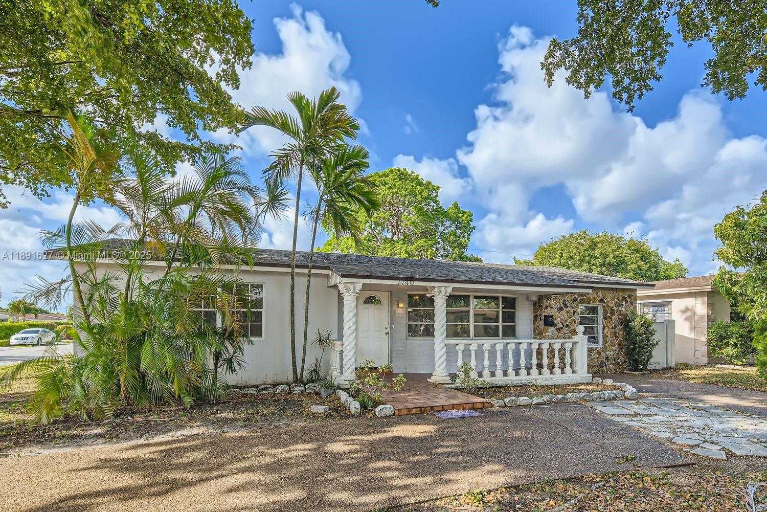 Small Image of 7740 SHALIMAR ST, Miramar Number 2
