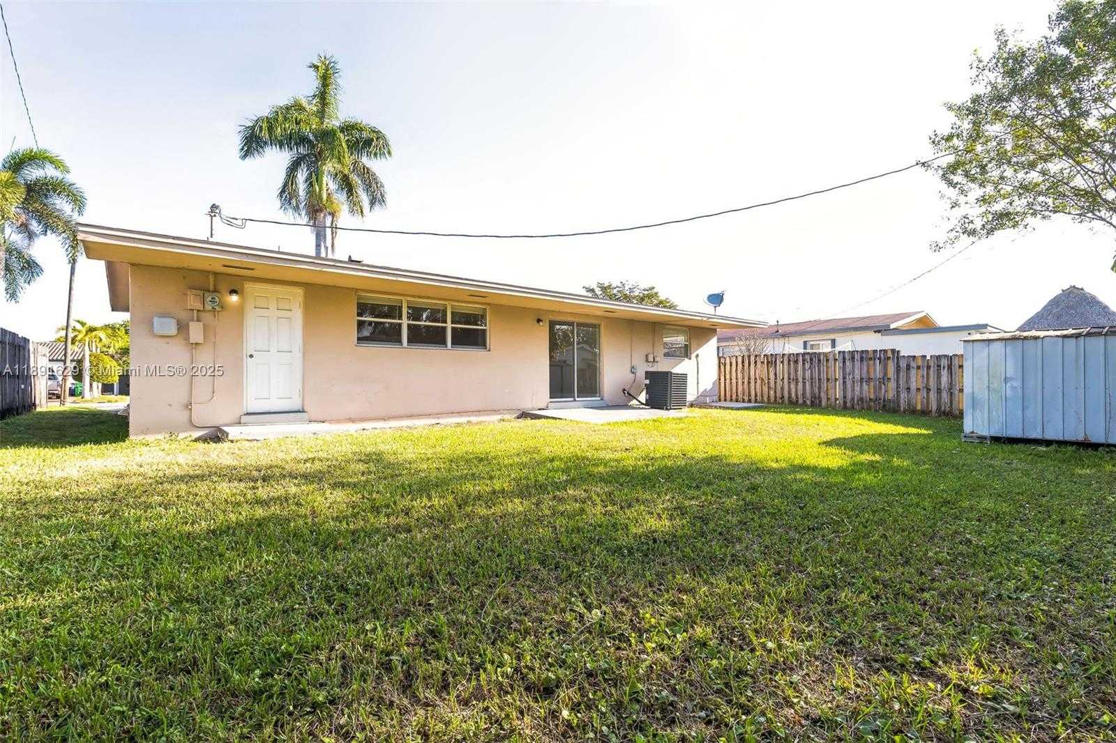 Small Image of 7804 MERIDIAN ST, Miramar Number 16