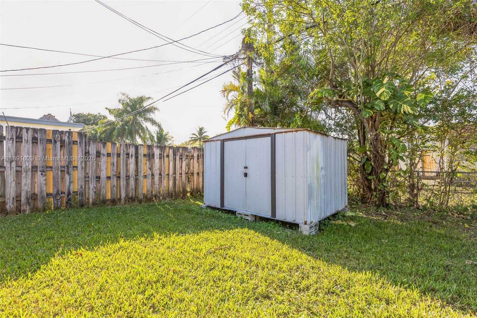 Small Image of 7804 MERIDIAN ST, Miramar Number 17