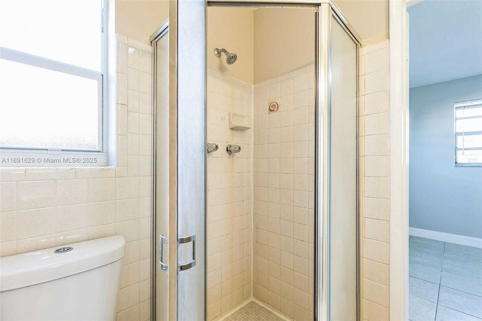 Small Image of 7804 MERIDIAN ST, Miramar Number 4
