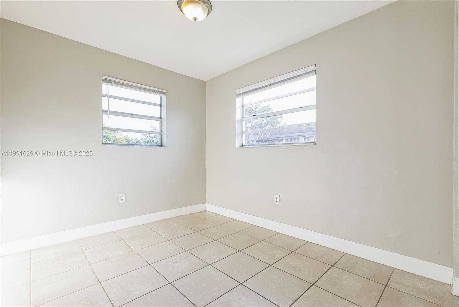 Small Image of 7804 MERIDIAN ST, Miramar Number 7