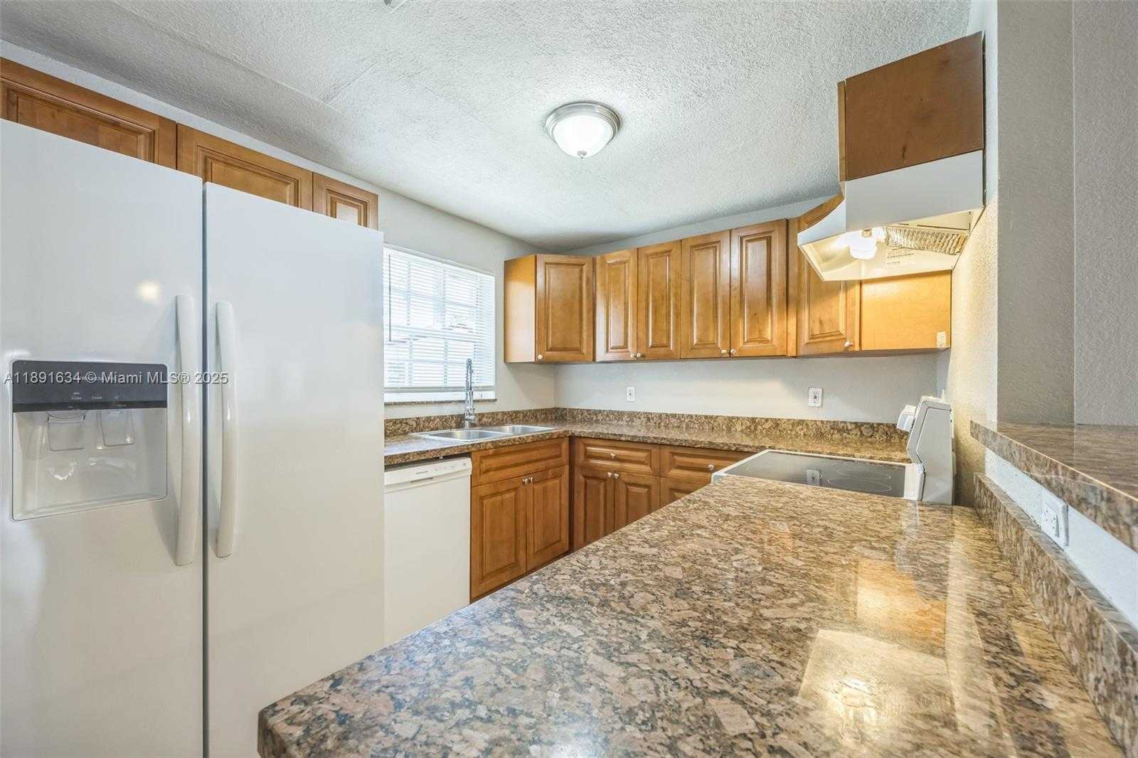 Small Image of 2515 NORTH 66TH AVE, Hollywood Number 3