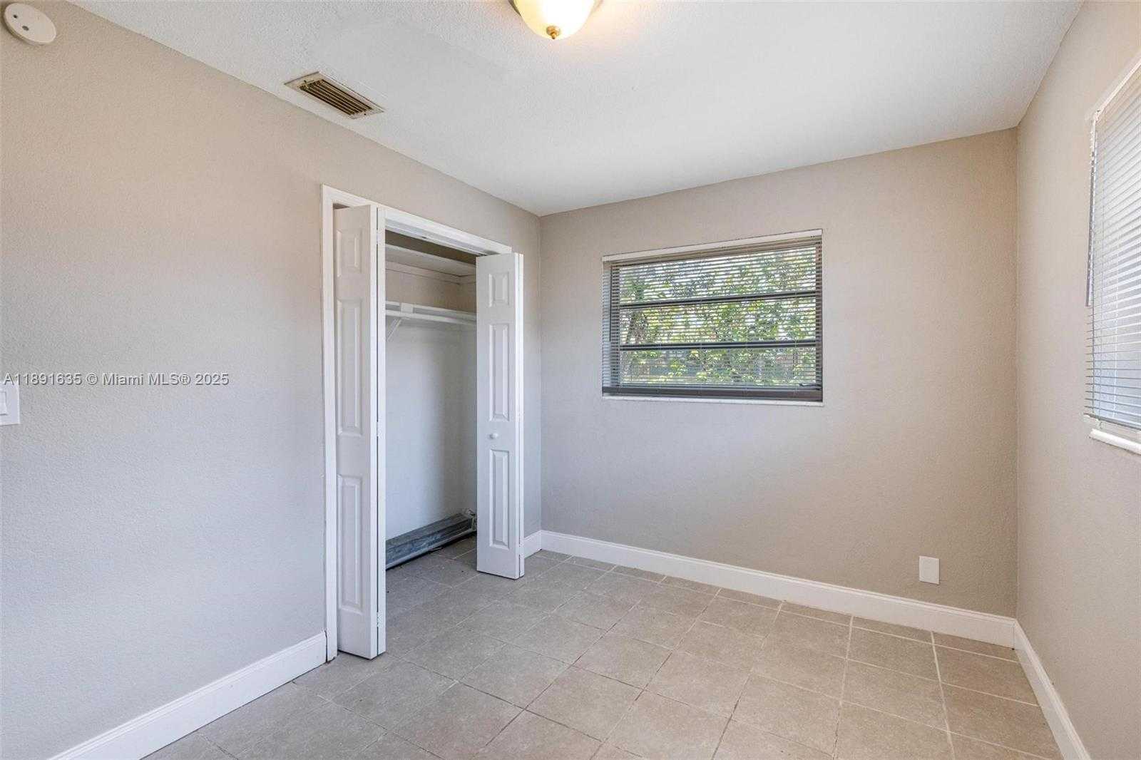 Small Image of 2811 NORTH 66TH AVE, Hollywood Number 10