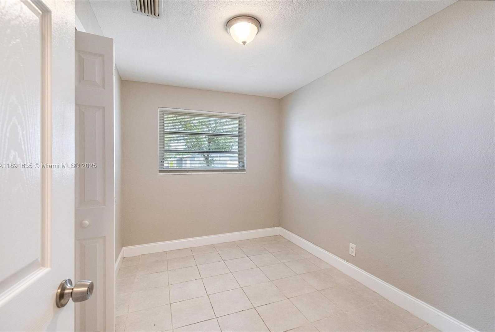 Small Image of 2811 NORTH 66TH AVE, Hollywood Number 18