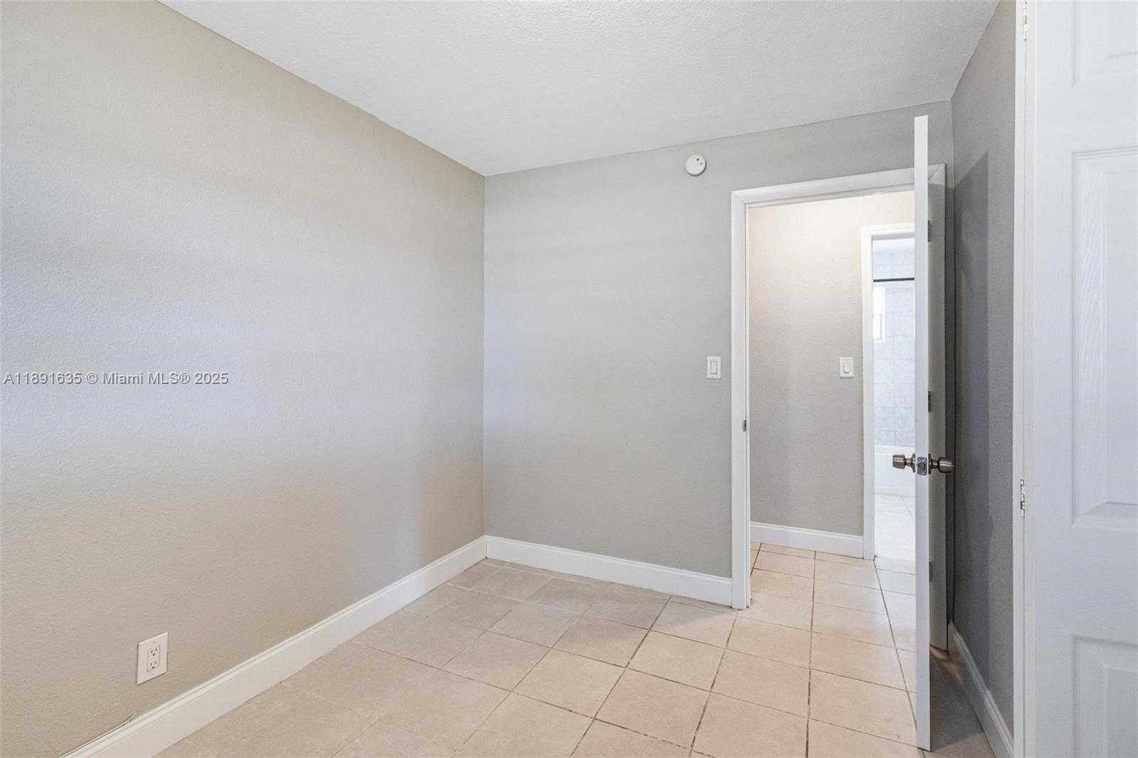 Small Image of 2811 NORTH 66TH AVE, Hollywood Number 19
