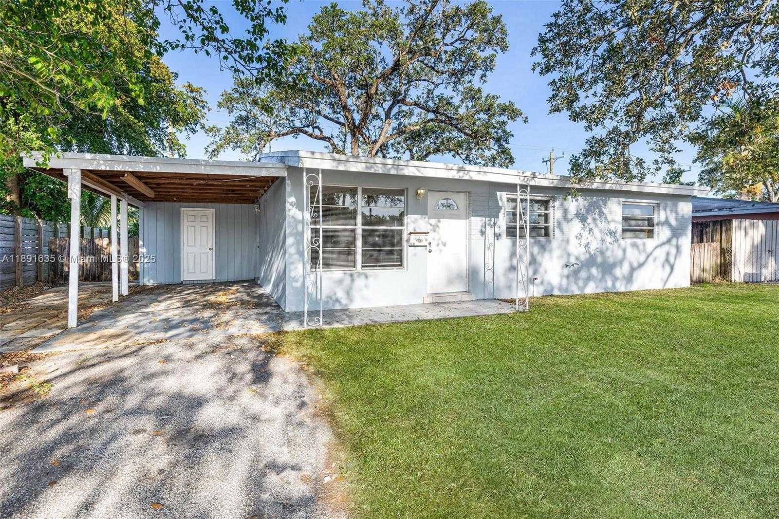 Small Image of 2811 NORTH 66TH AVE, Hollywood Number 2