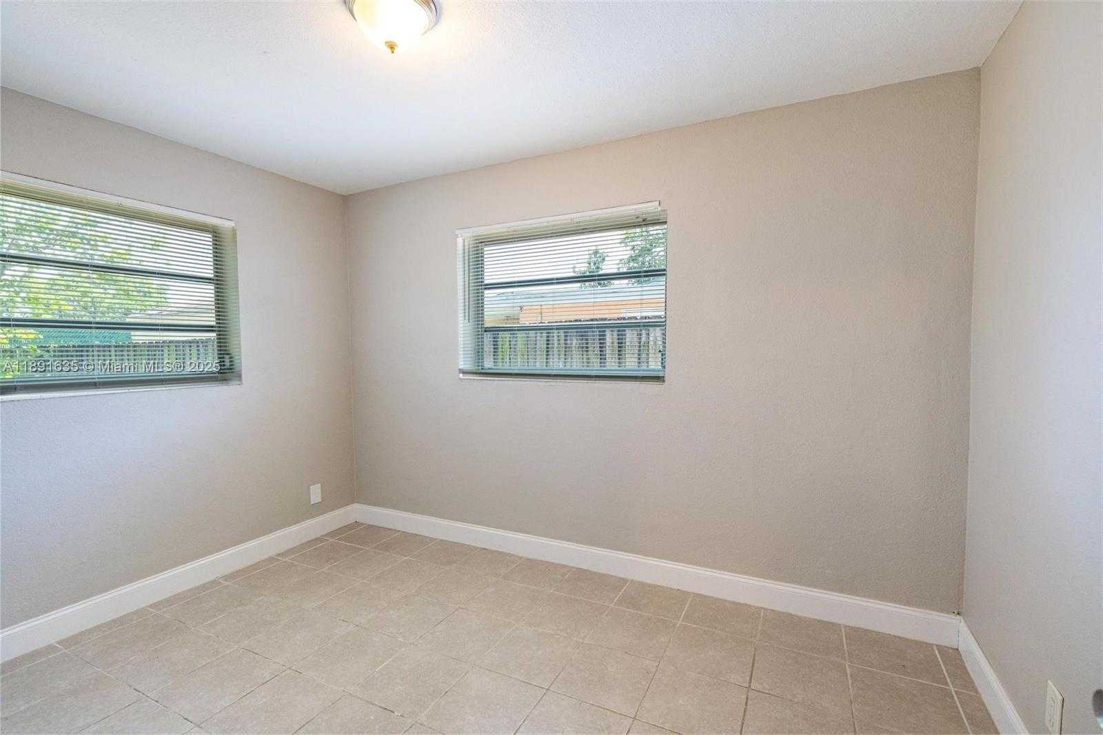 Small Image of 2811 NORTH 66TH AVE, Hollywood Number 20