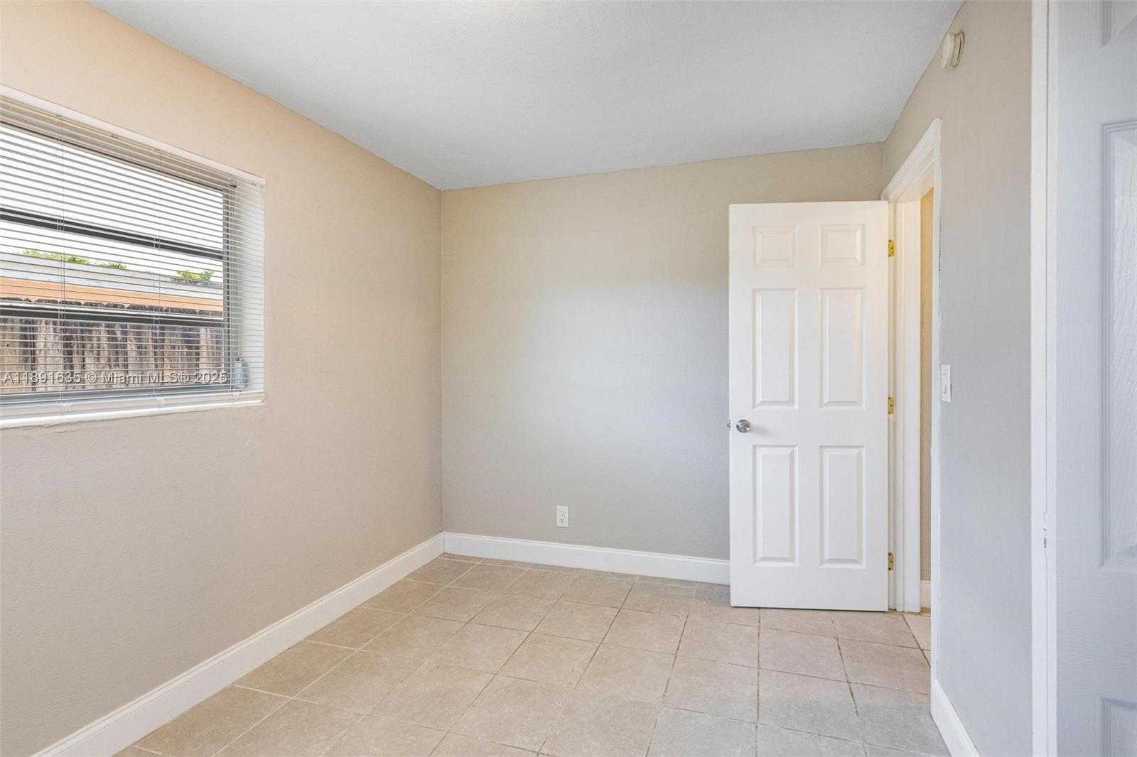 Small Image of 2811 NORTH 66TH AVE, Hollywood Number 21