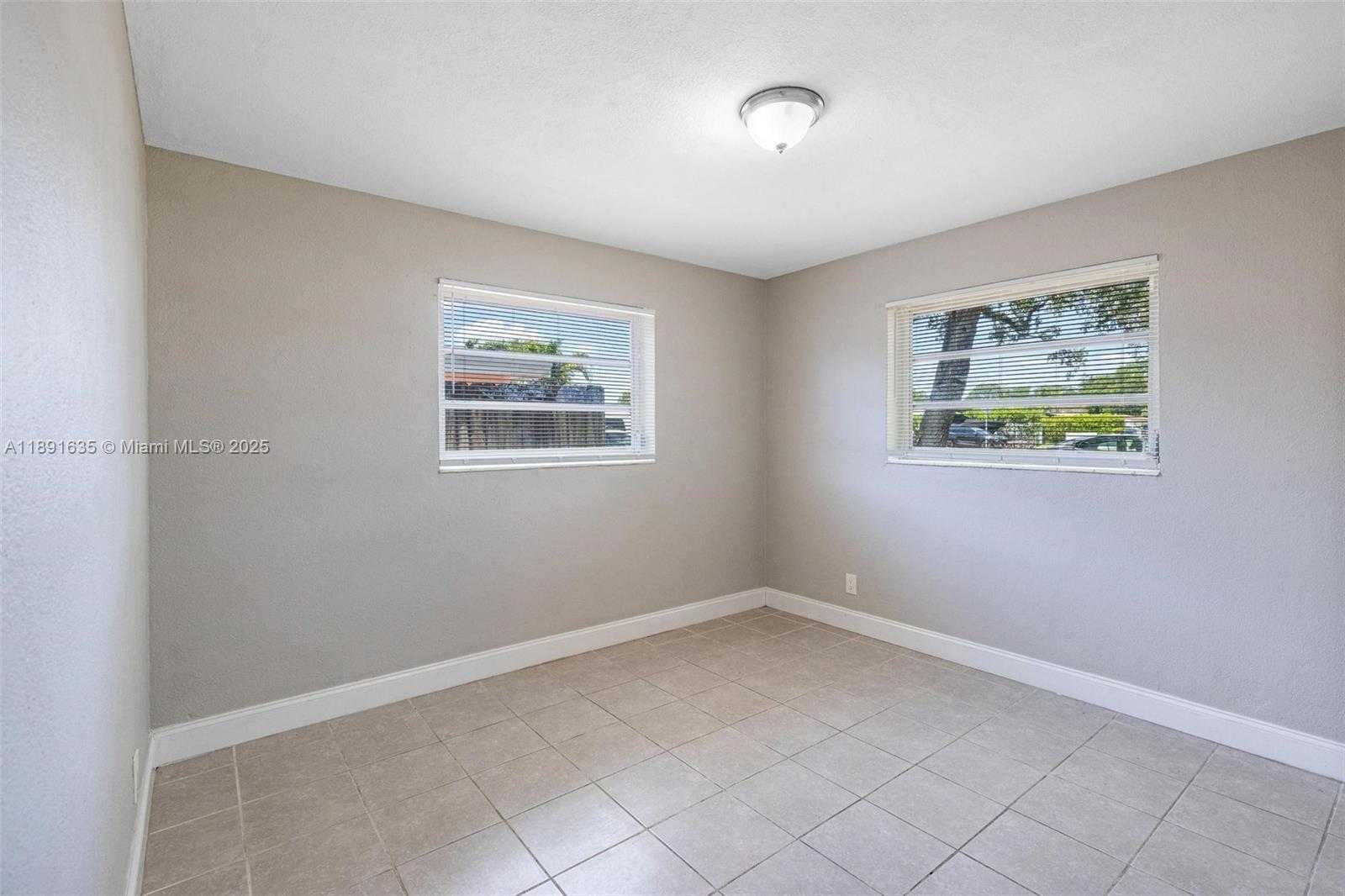 Small Image of 2811 NORTH 66TH AVE, Hollywood Number 22