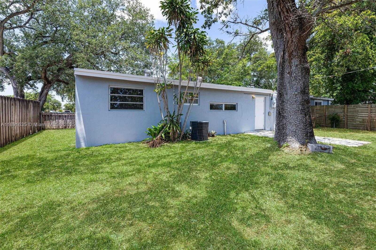 Small Image of 2811 NORTH 66TH AVE, Hollywood Number 29