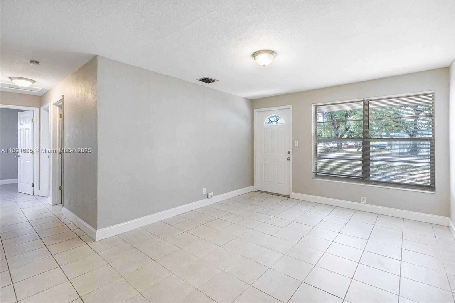 Small Image of 2811 NORTH 66TH AVE, Hollywood Number 3