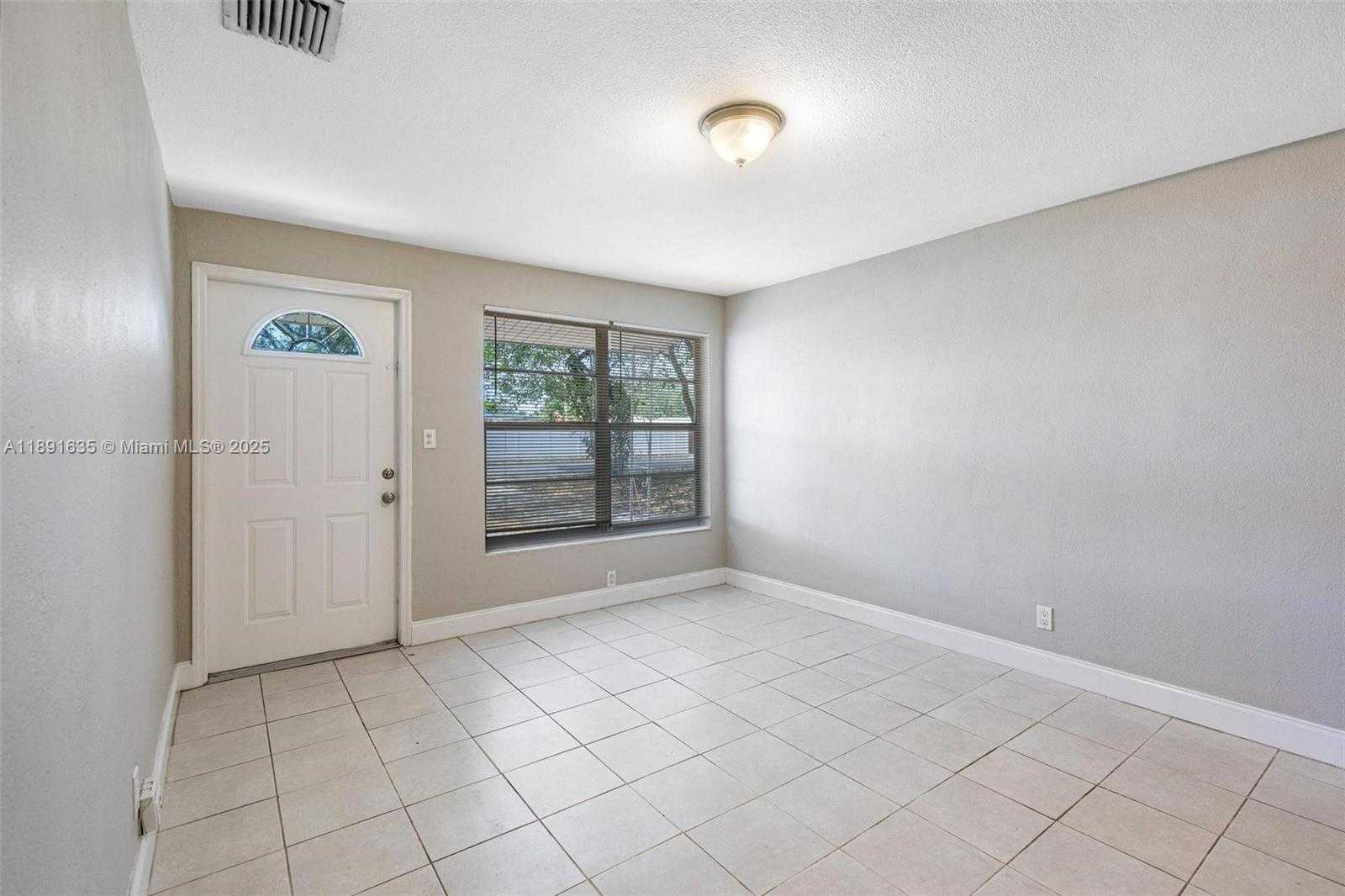 Small Image of 2811 NORTH 66TH AVE, Hollywood Number 4