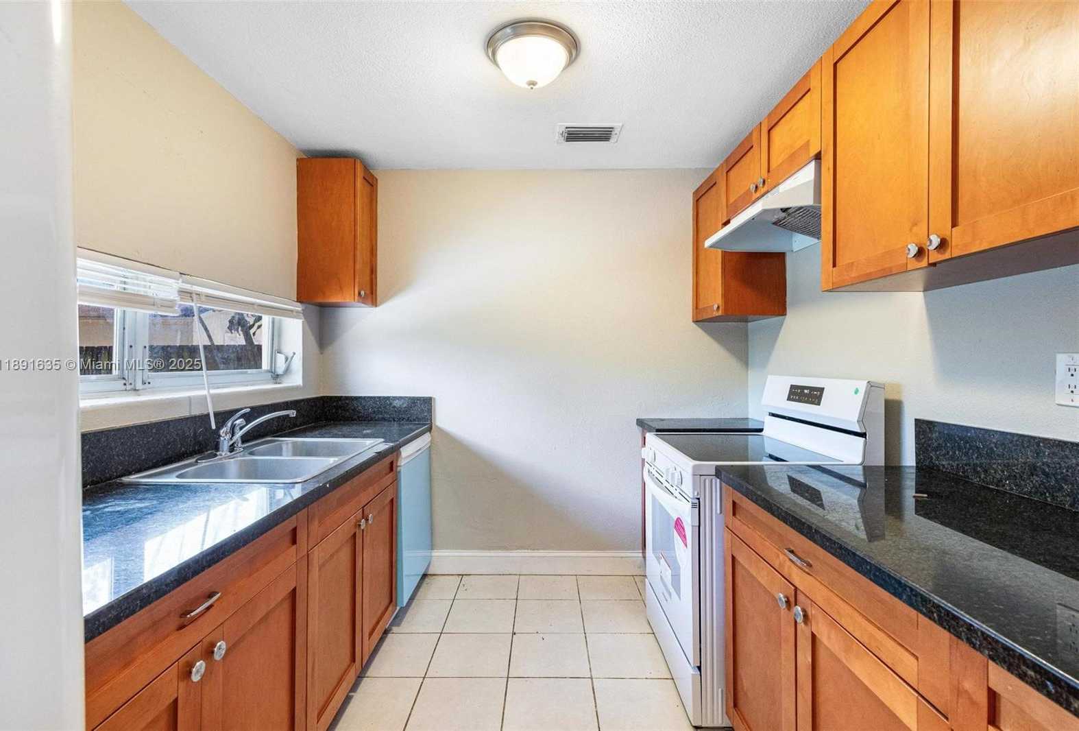 Small Image of 2811 NORTH 66TH AVE, Hollywood Number 6