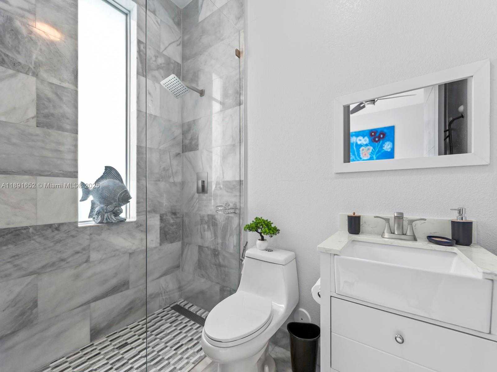 Small Image of 474 BAHIA HONDA RD, Key Largo Number 19