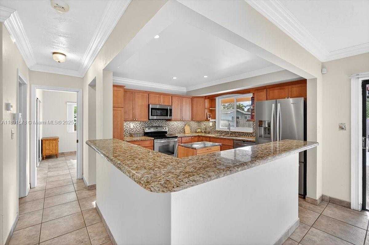 Small Image of 1621 NORTH WEST 110TH TER, Pembroke Pines Number 10