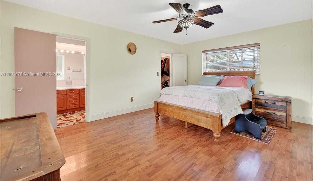 Small Image of 1621 NORTH WEST 110TH TER, Pembroke Pines Number 11